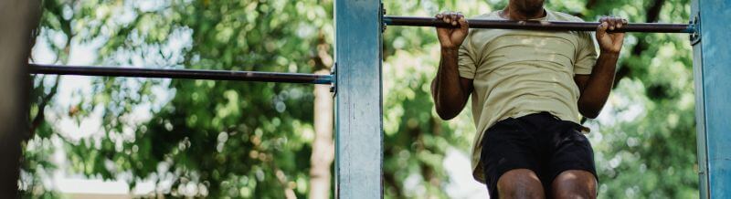 Klimmzugstangen & Liegestützgriffe für Dein Home-Workout